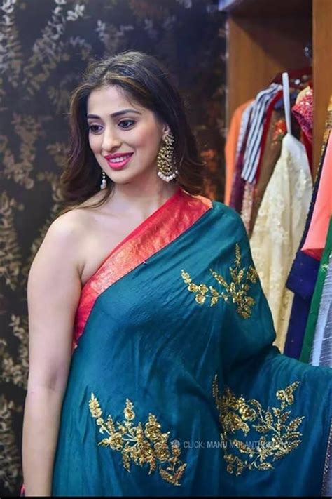 Indian aunty wear saree without blouse